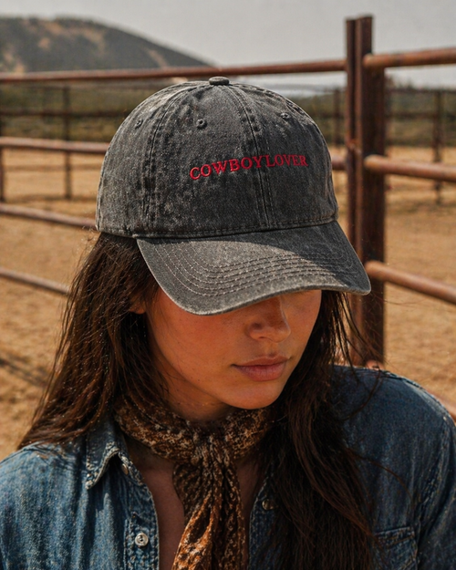 Cowboy Lover embroidered dark graphite acid wash 100% cotton cap with deep raspberry stitching
Western country baseball cap in dark graphite featuring Cowboy Lover embroidery in deep raspberry