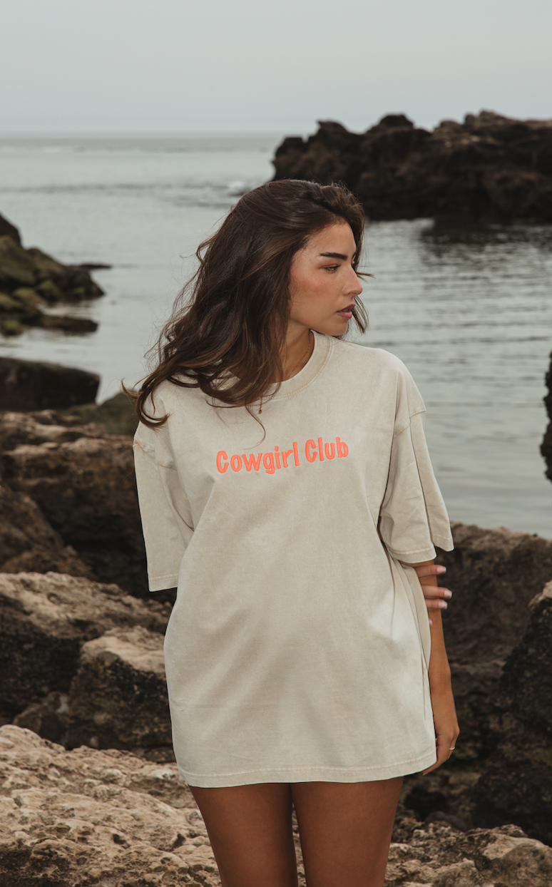 Cowgirl Club T-shirt in off-white organic cotton with orange embroidered logo and oversized fit